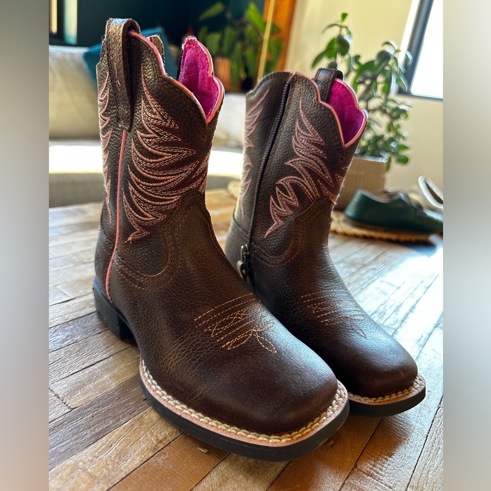 Aria new 10 toddler Brown Cowgirl Boots